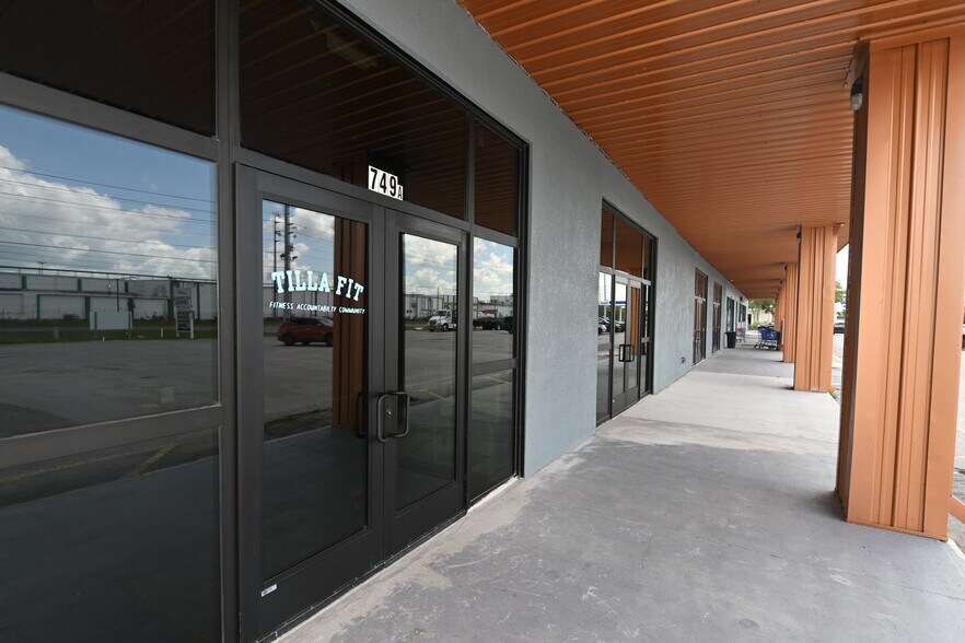 More Photos Of 749 S Central Ave, Umatilla Storefront For Sale