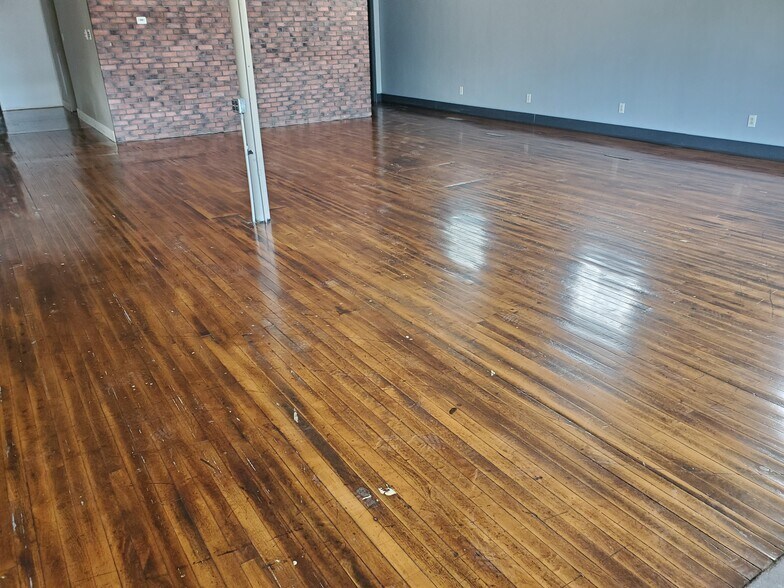 More Photos Of 3406 W Lake Rd, Erie Auto Repair For Lease