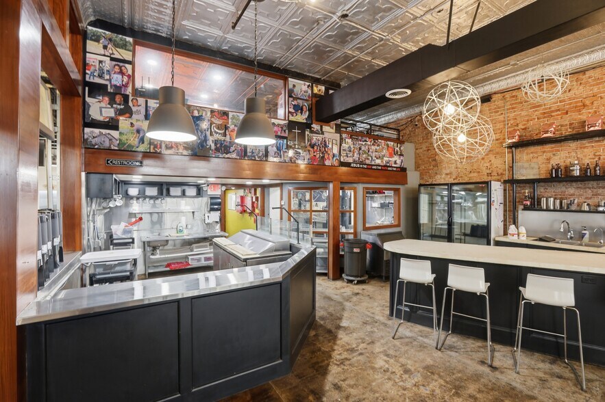 More Photos Of 122 E Randolph Ave, Enid Storefront Retail Residential For Sale