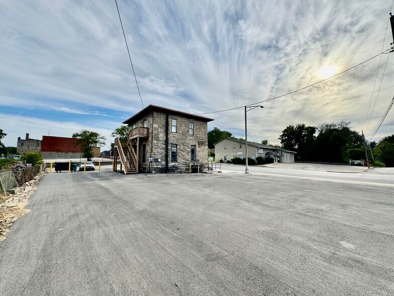More Photos Of 225 N 7th St, Kansas City Flex For Sale