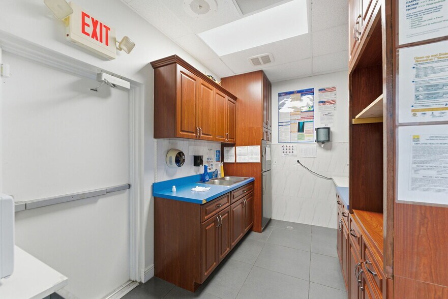 More Photos Of 6545 NW 169th St, Hialeah Medical For Sale