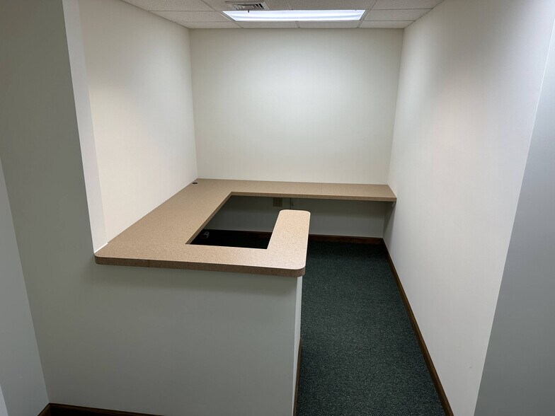 More Photos Of 2970 Corporate Ct, Orefield Medical For Lease