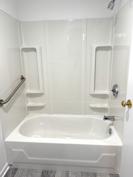 More Photos Of 9856 Derby Ln, Westchester Warehouse For Lease