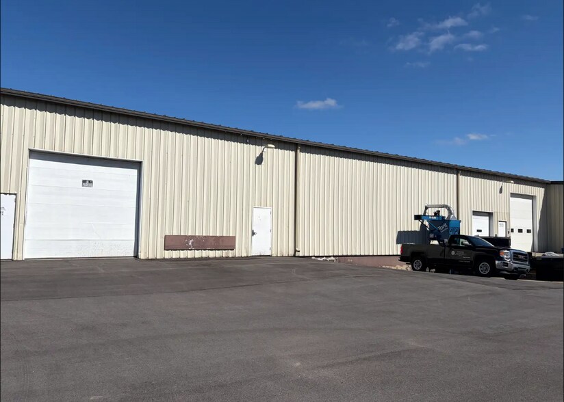 More Photos Of 2758 3 Mile Rd, Grand Rapids Manufacturing For Lease