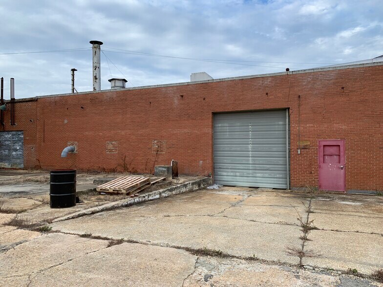 More Photos Of 402 E Rose St, Sanford Warehouse For Sale