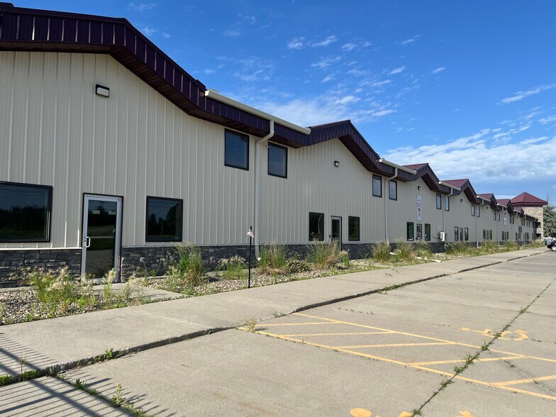 More Photos Of 5820 Lincoln Way, Ames Flex For Lease