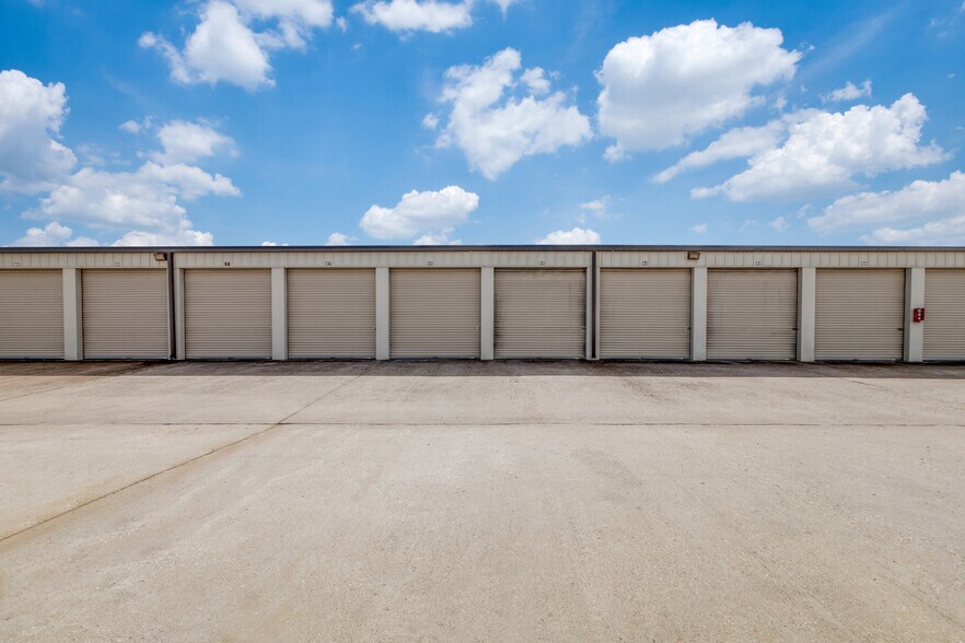 More Photos Of 8750 Galveston Rd, Houston Industrial For Lease