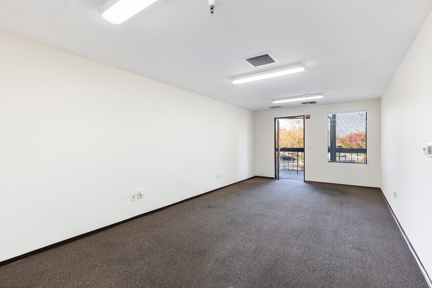 More Photos Of 6050 Commerce Blvd, Rohnert Park Office For Sale