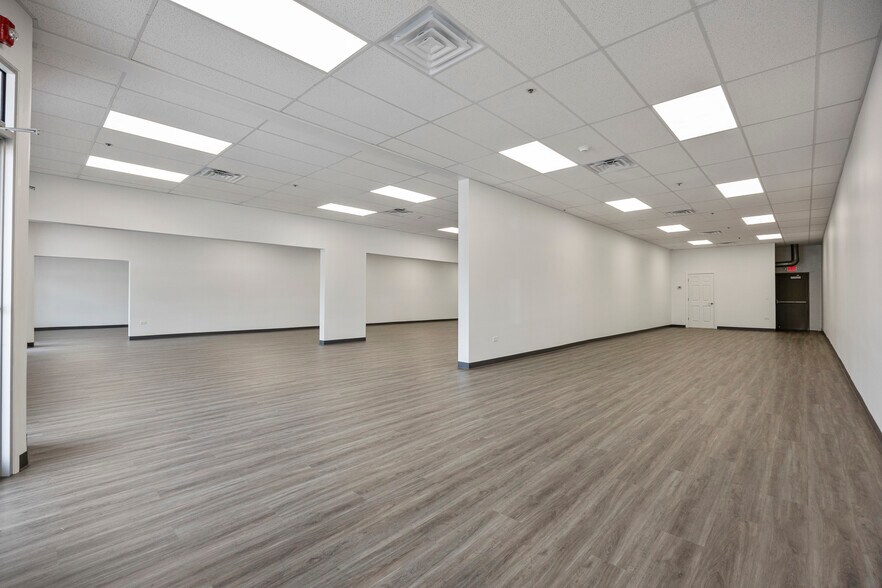 More Photos Of 27W181-27W239 Geneva Rd, Winfield General Retail For Lease