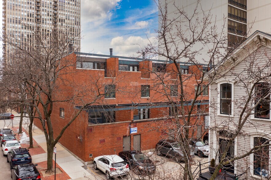 More Photos Of 1650-1660 N Wells St, Chicago General Retail For Sale
