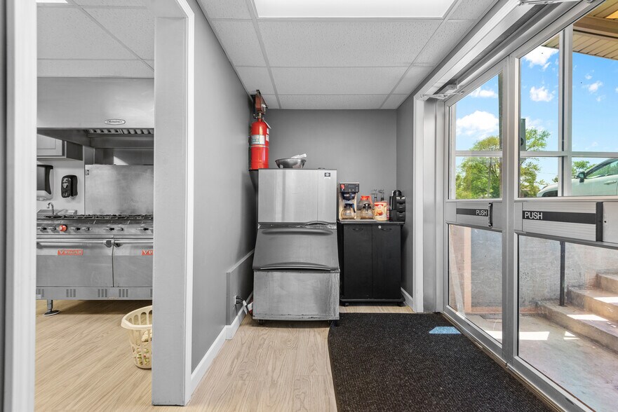 More Photos Of 2450 Pontoon Rd, Granite City Religious Facility For Sale