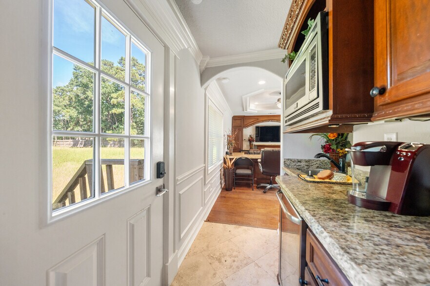 More Photos Of 14000 McAlister Rd, Conroe Office For Sale