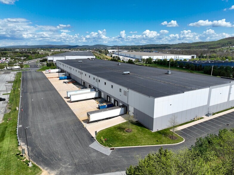 More Photos Of 2918 Schoeneck Rd, Macungie Warehouse For Lease