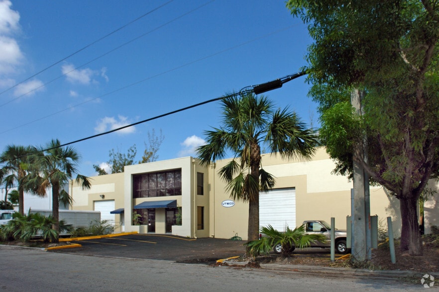 More Photos Of 2248-2252 NW 93rd Ave, Miami Warehouse For Sale