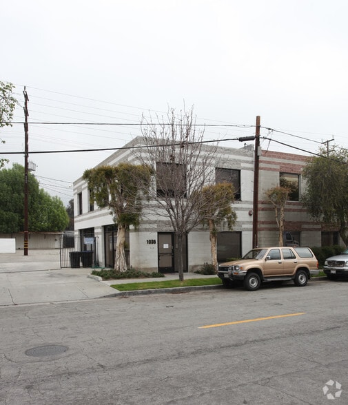 More Photos Of 1036 N Lake St, Burbank Service For Lease