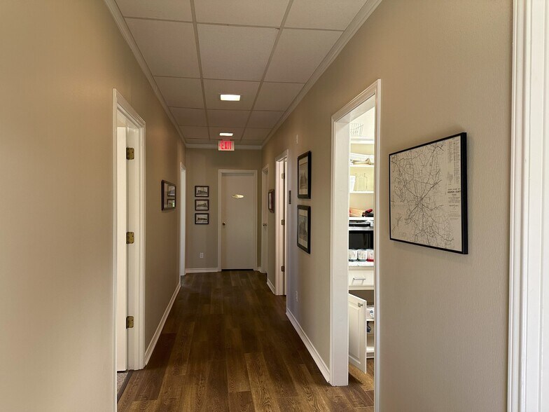 More Photos Of 901 N Mallard St, Palestine Medical For Sale