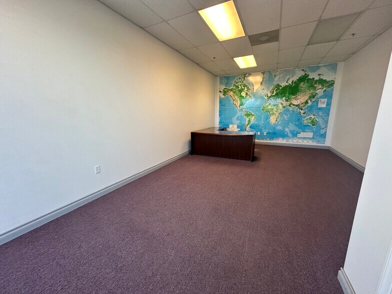 More Photos Of 28298 Constellation Rd, Valencia Warehouse For Lease