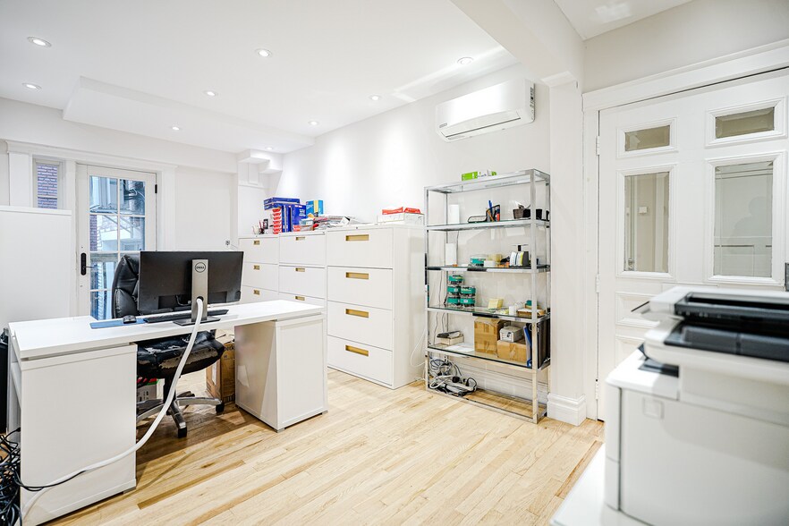 More Photos Of 4565 Rue Sherbrooke O, Westmount Office For Lease