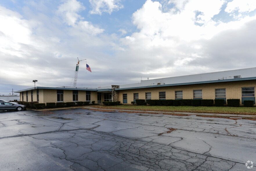 More Photos Of 3024-3046 E River Rd, Moraine Warehouse For Lease