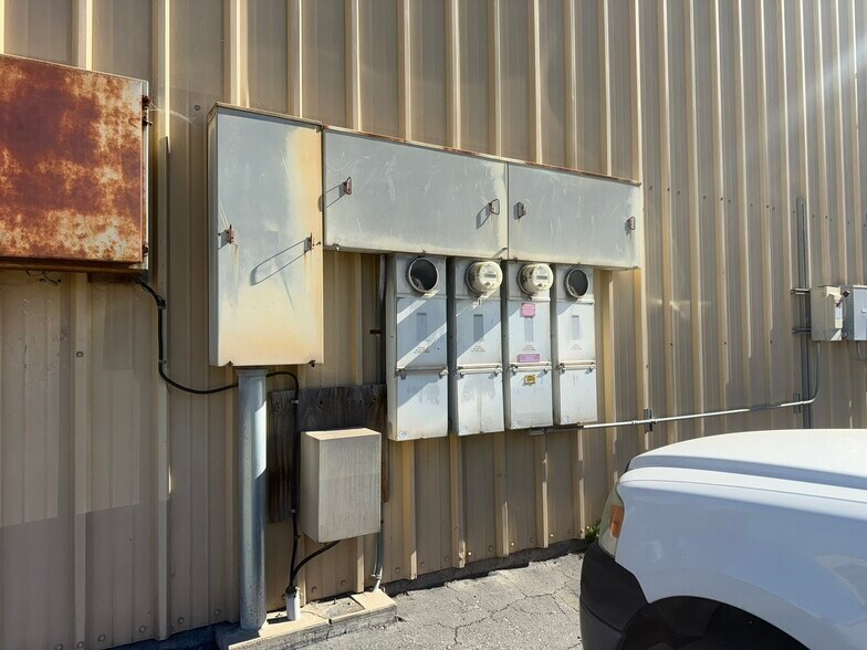 More Photos Of 1360-1366 Burton Ave, Salinas Warehouse For Sale