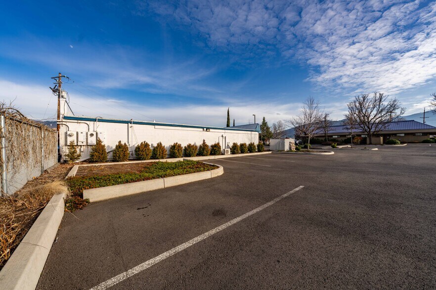 More Photos Of 209 N Pacific Hwy, Talent General Retail For Sale
