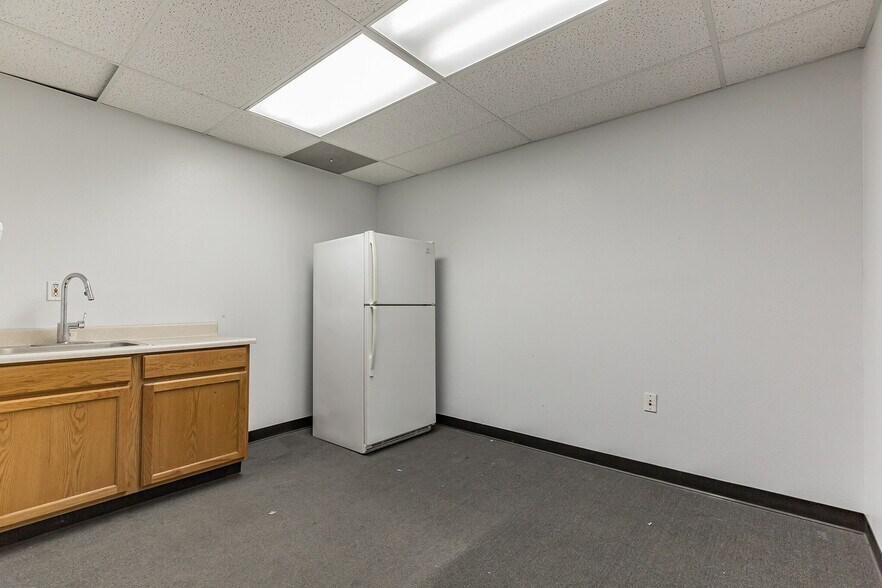 More Photos Of 9670 Dallas St, Henderson Warehouse For Sale