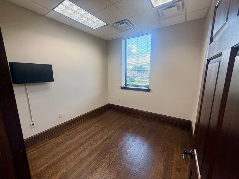 More Photos Of 15 W Center St, Lawrenceburg Coworking Space