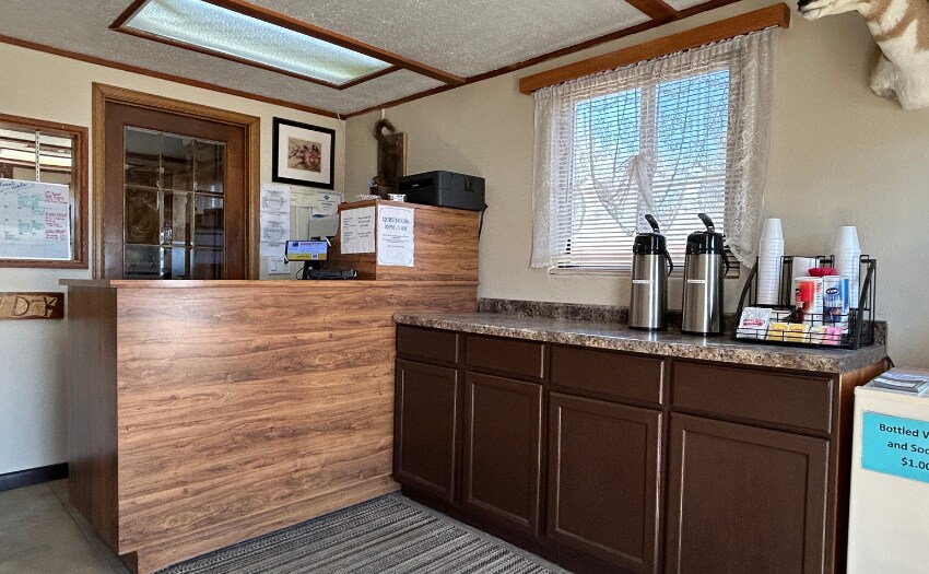 More Photos Of 610 E Hart St, Buffalo Hotel For Sale