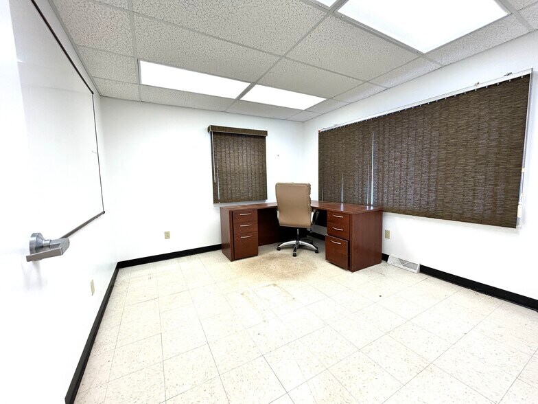 More Photos Of 123 Turkey Run Rd, Salem Distribution For Sale