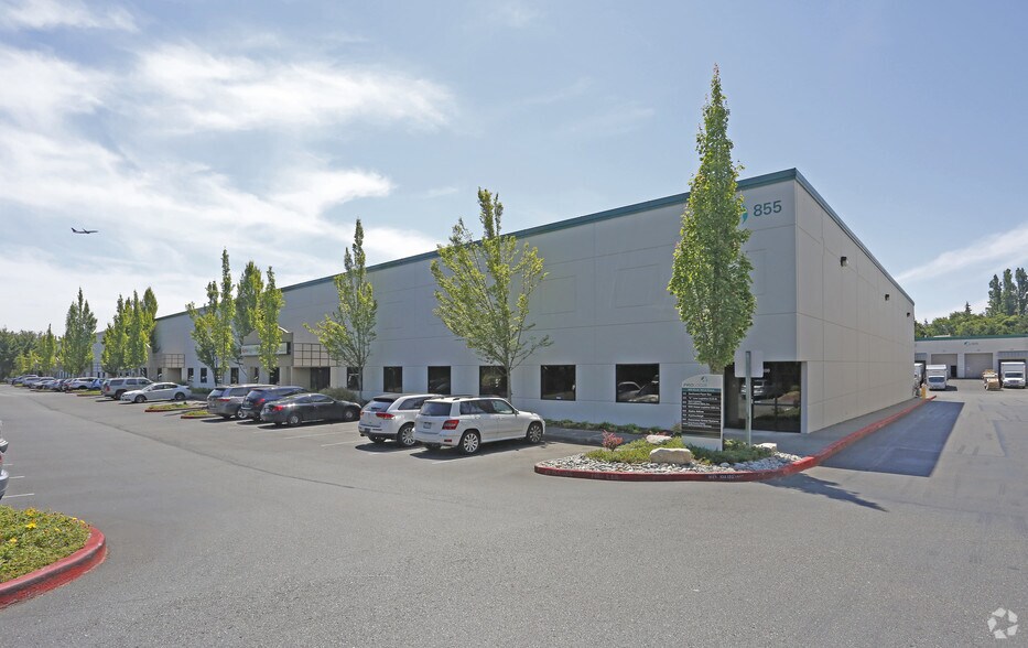 More Photos Of 855 S 192nd St, Seatac Warehouse For Lease