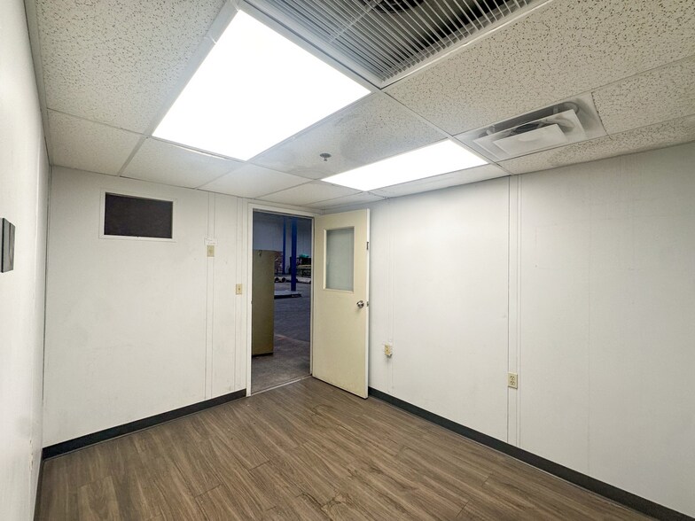 More Photos Of 1113-1133 E Houston St, San Antonio Warehouse For Lease