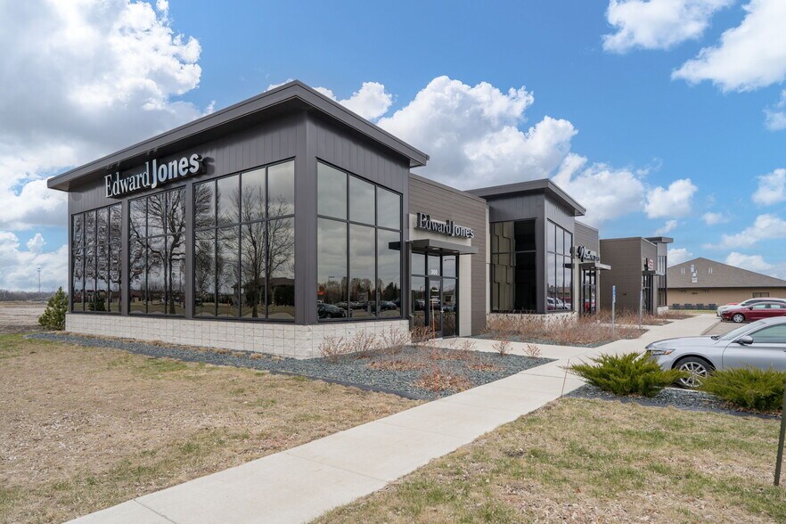 More Photos Of 320 Saint Andrews Dr, Mankato Office For Sale