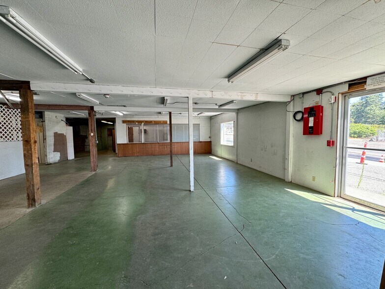 More Photos Of 405 S National Ave, Bremerton Service For Sale