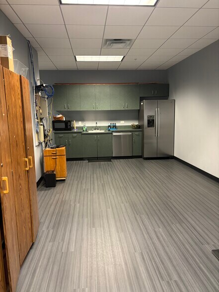 More Photos Of 8310 S Valley Hwy, Englewood Office For Lease