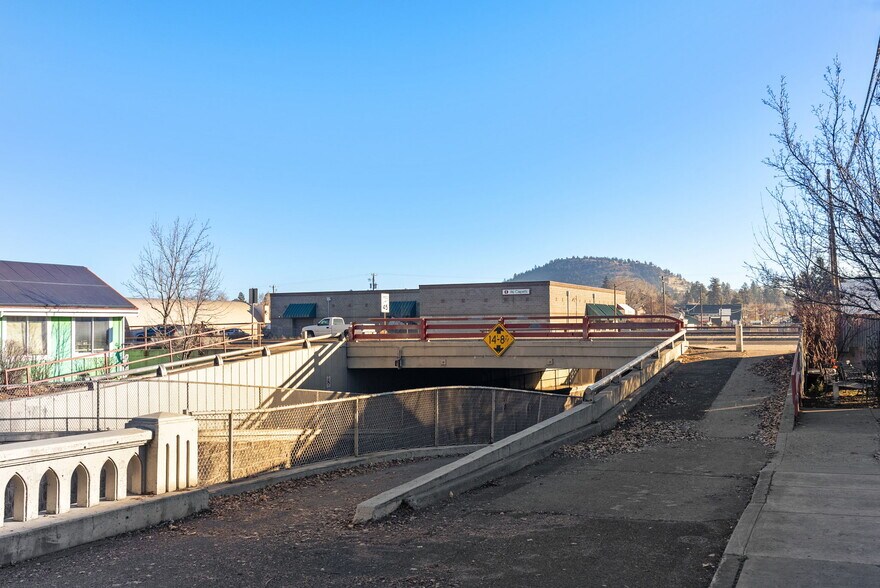 More Photos Of 15 NW Franklin Ave, Bend Office For Sale