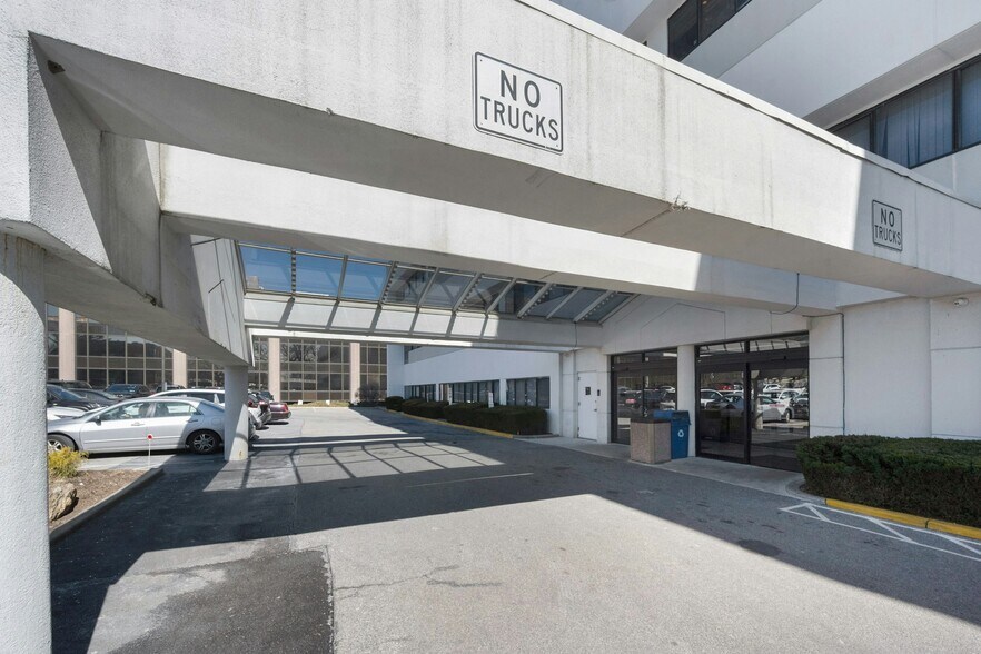 More Photos Of 970 N Broadway, Yonkers Medical For Lease
