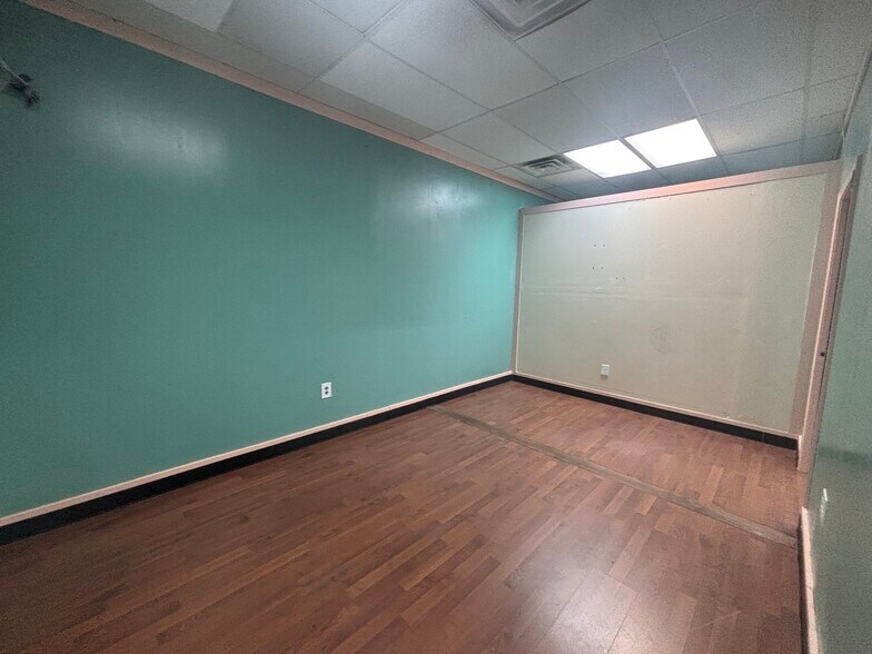 More Photos Of 928 S Park St, Carrollton Storefront Retail Office For Lease