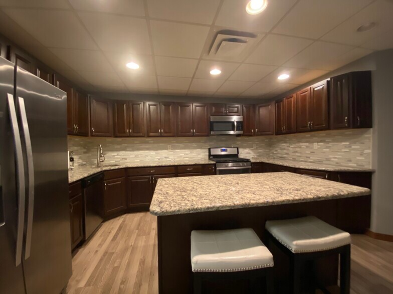 More Photos Of 2801 Bertholet Blvd, Valparaiso Office For Sale