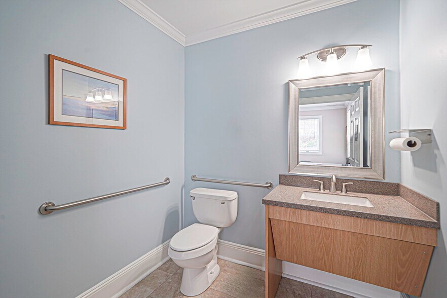 More Photos Of 2983 Long Beach Rd, Oceanside Medical For Sale