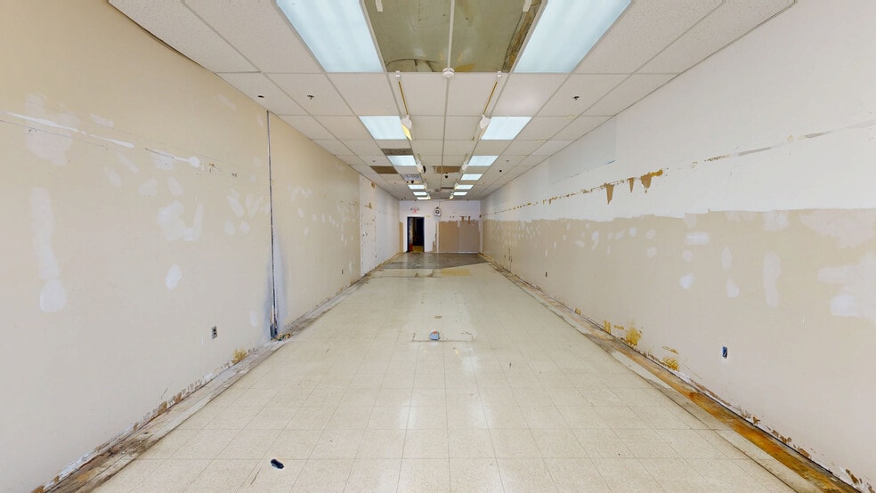 More Photos Of 3391 State Route 27, Franklin Park Storefront For Lease