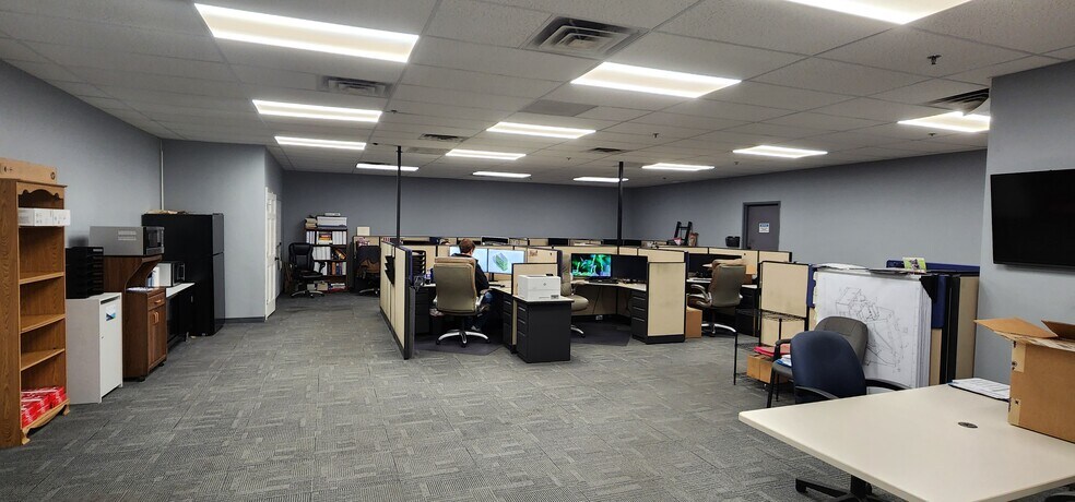 More Photos Of 1011 Industrial Ct, Moscow Mills Warehouse For Lease