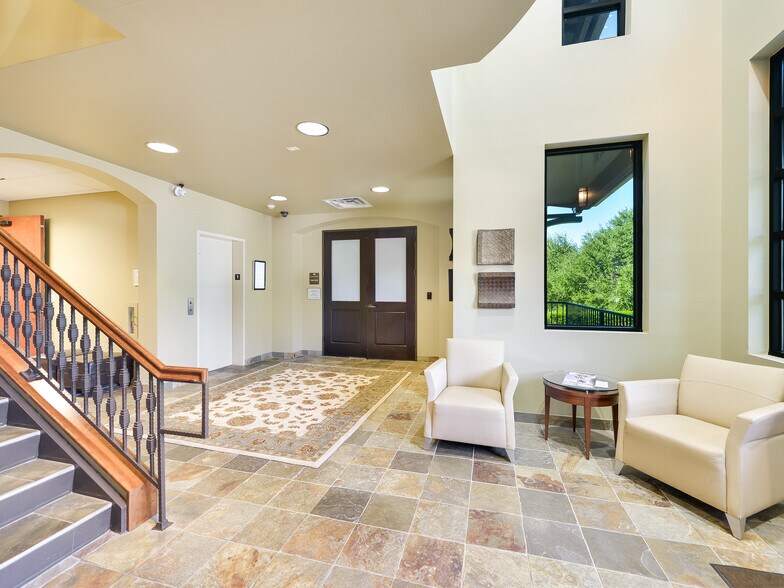 More Photos Of 3 Lakeway Centre Ct, Austin Medical For Lease