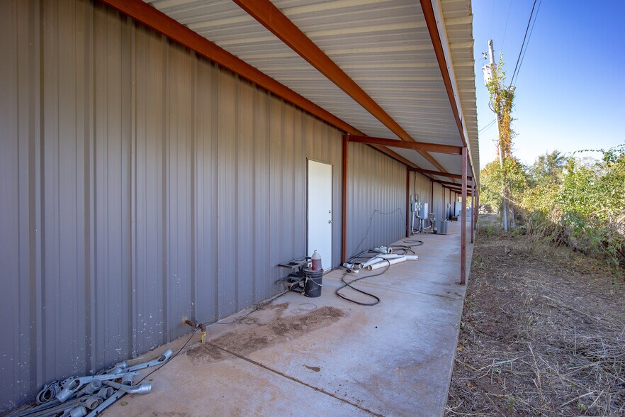 More Photos Of 319-323 NW 59th St, Oklahoma City Manufacturing For Sale