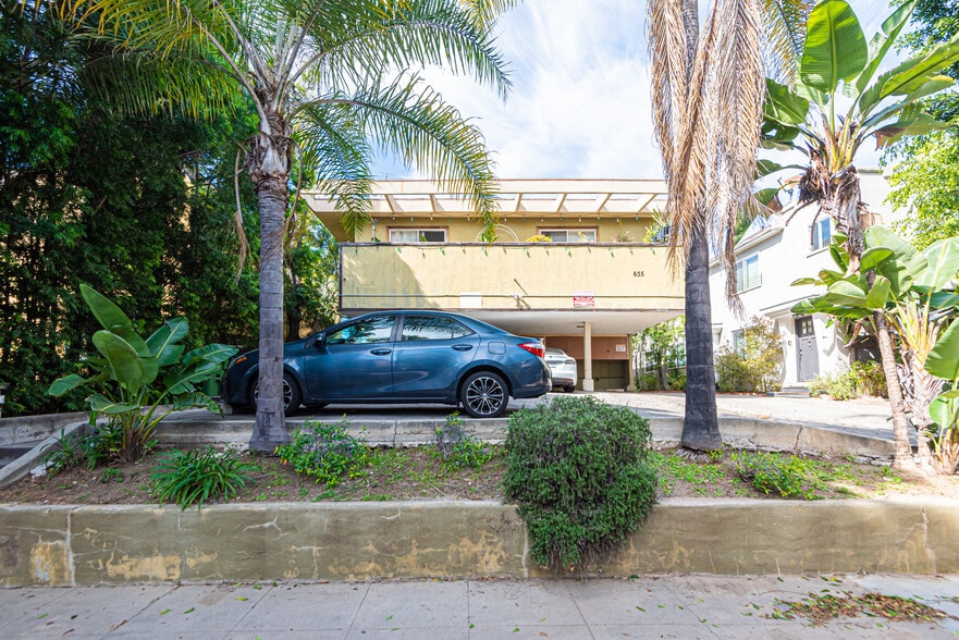 More Photos Of 635 N Beachwood Dr, Los Angeles Apartments For Sale