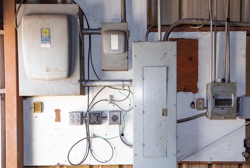 More Photos Of 211 S Austin St, Hutchins Flex For Sale