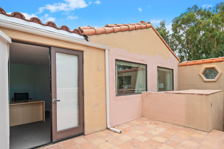 More Photos Of 51370 Avenida Bermudas, La Quinta Office Residential For Sale