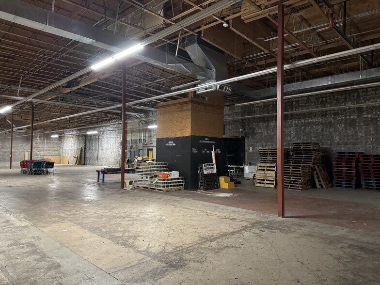 More Photos Of 2025 Lancaster Dr NE, Salem General Retail For Sale