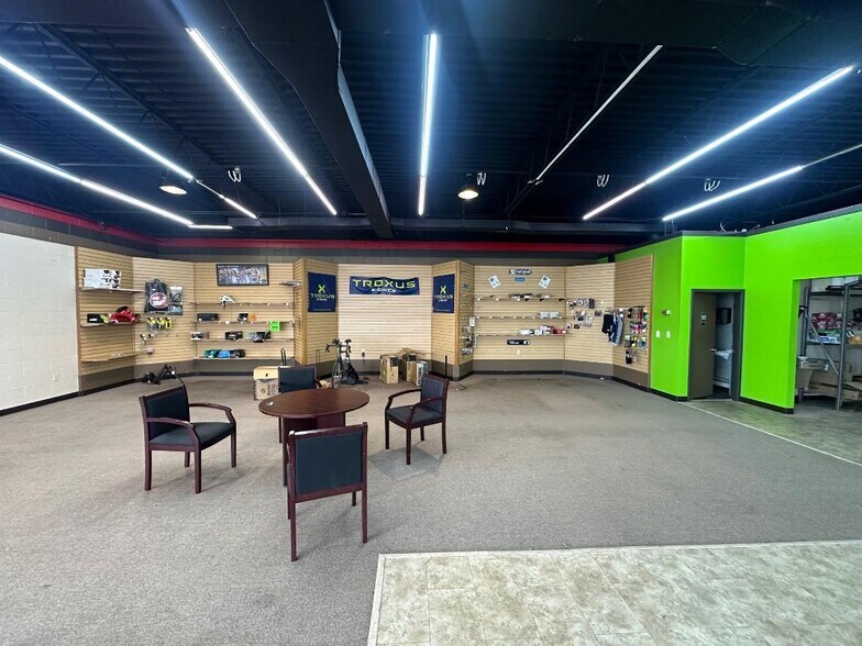 More Photos Of 1309 S High School Rd, Indianapolis Auto Repair For Sale