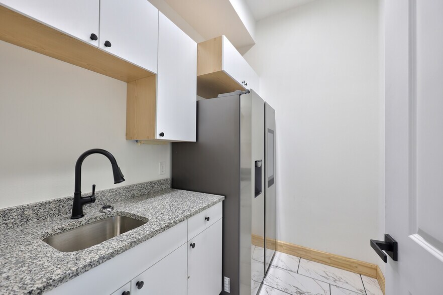 More Photos Of 284 Ed English Dr, Shenandoah Medical For Sale