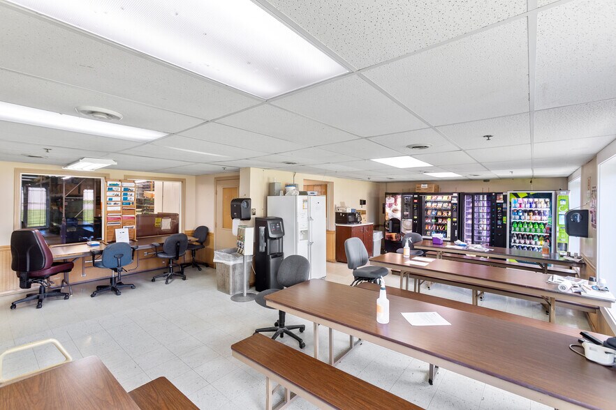 More Photos Of 531 N 8th St, Medford Distribution For Sale